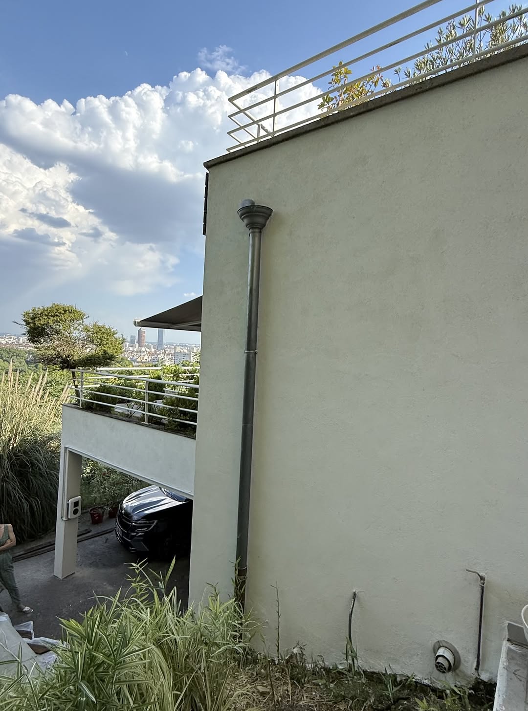 🤍🏡 Blanche, lumineuse, vue imprenable  À Caluire-et-Cuire, cette maison s’e...